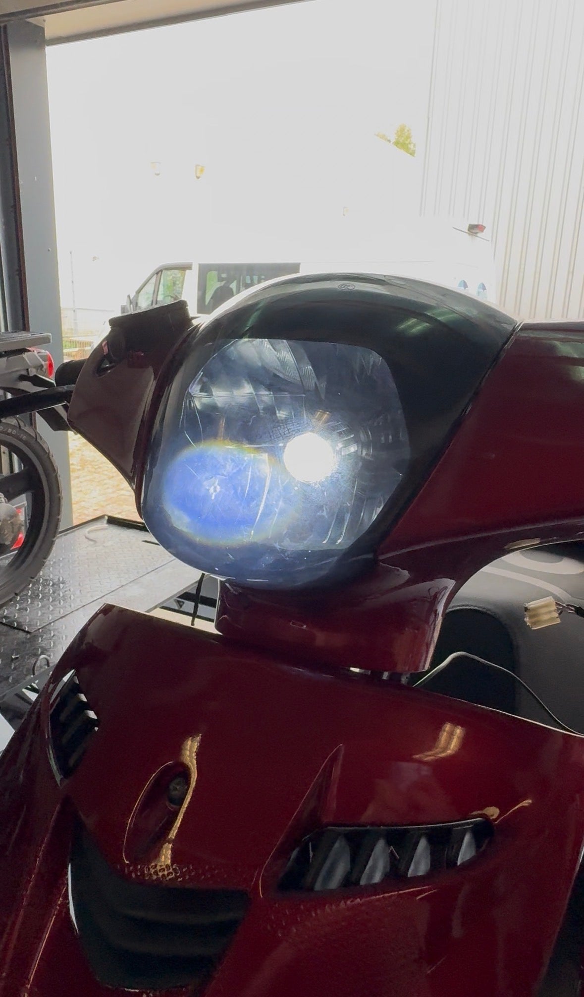 H.R.R. Geel/Wit Ledkoplamp Zip/Vespa